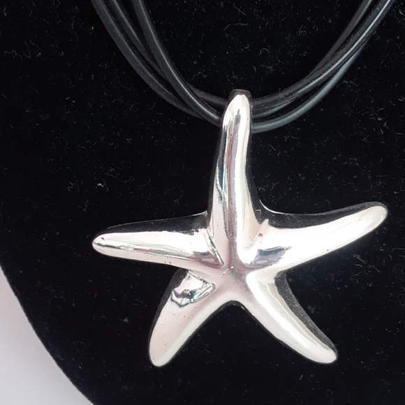 Star necklace on triple black cord - Picture 2 of 4